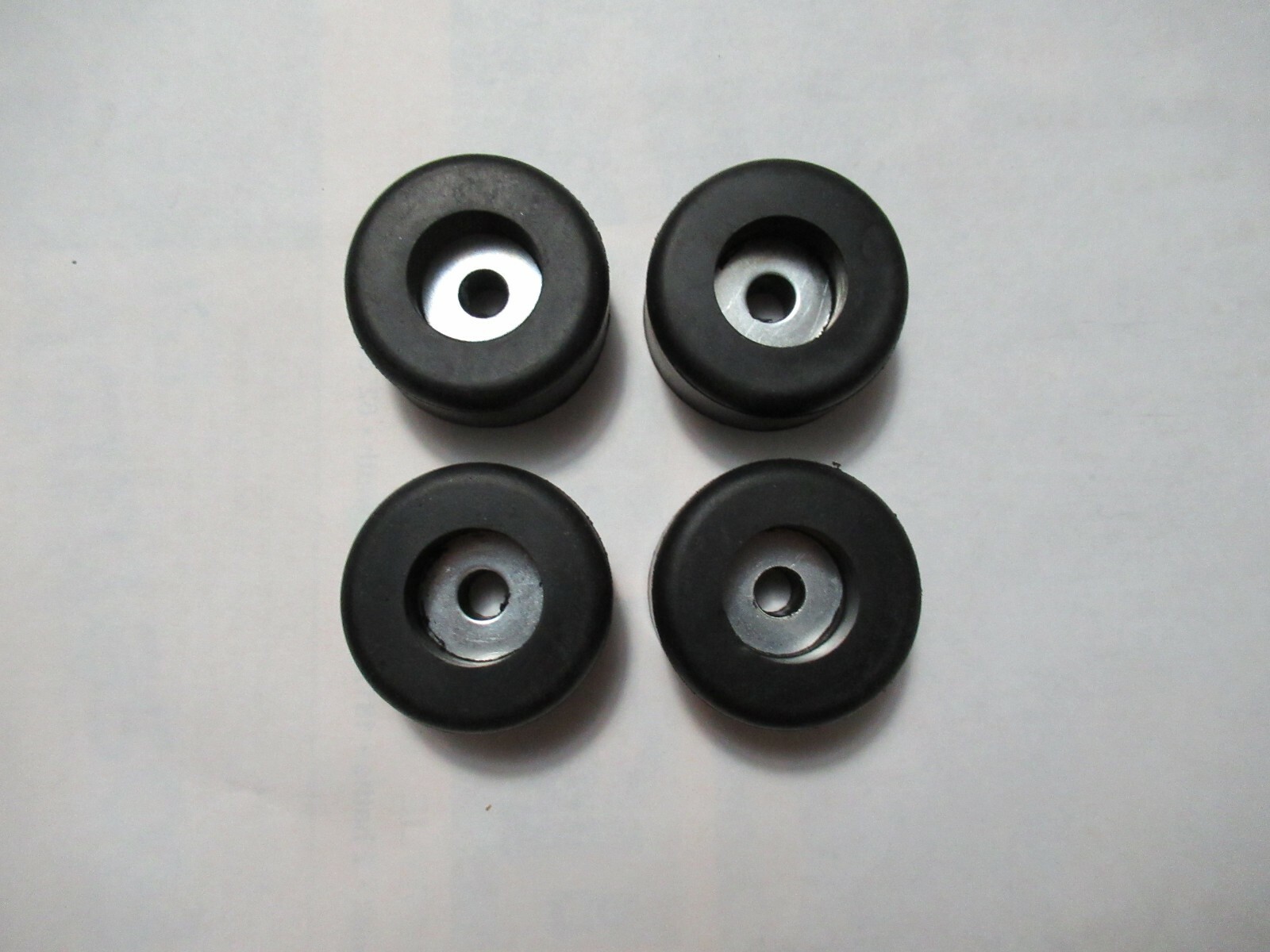 4 Very Large 1 1/2″ Diam Rubber Bumpers with Embedded Washer Rubber Feet CT103