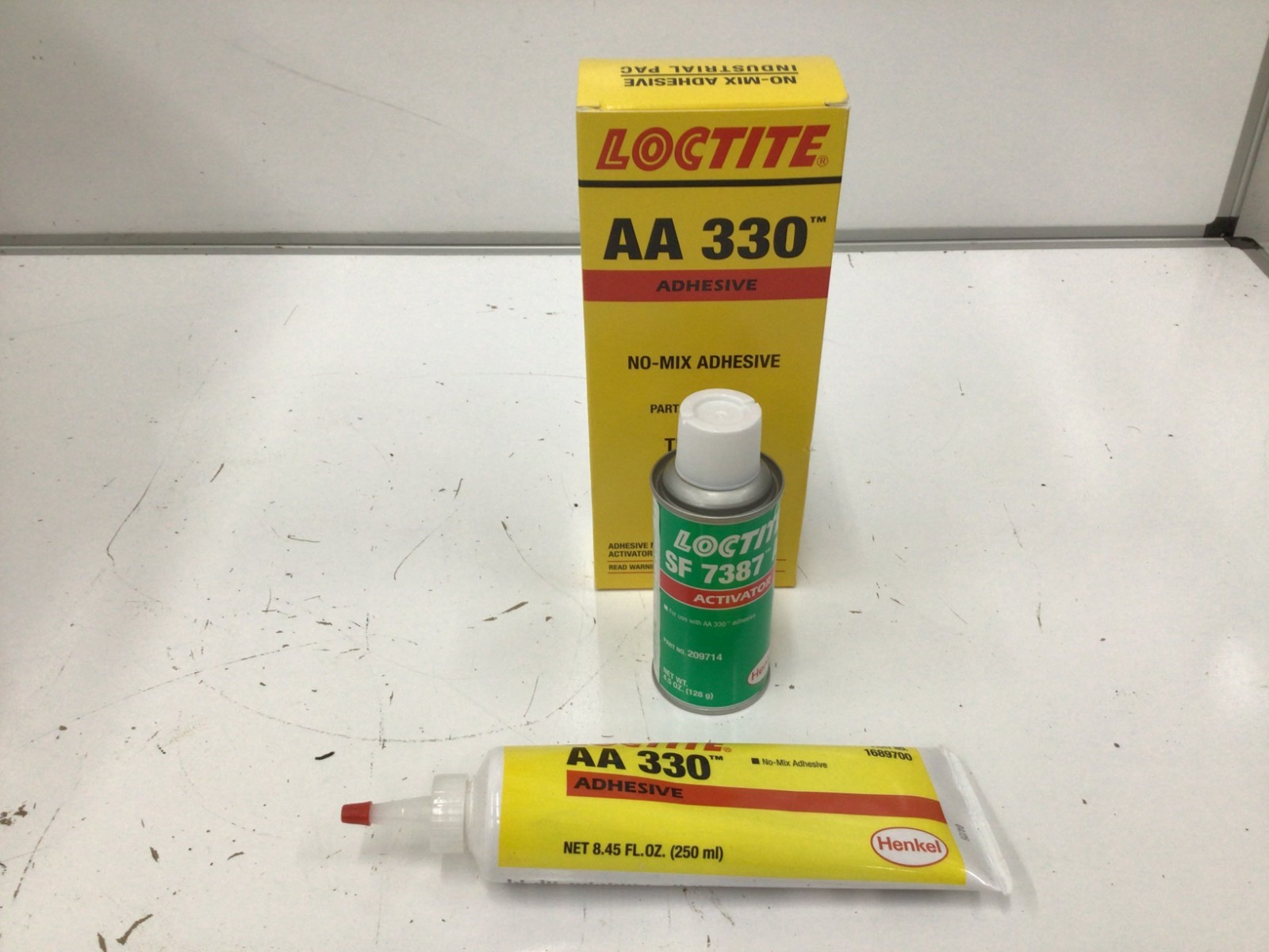 Loctite 1690727 Acrylic Adhesive, 25 Ml, Syringe, Yellow, 330 Series, 5 Min