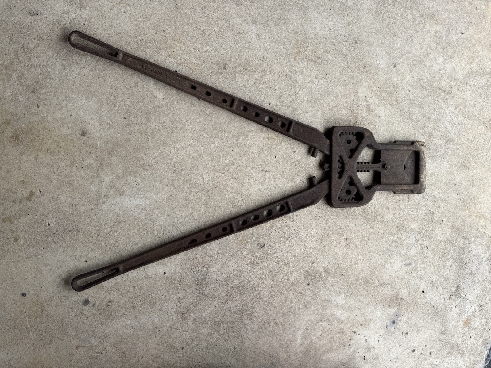 Antique Seymour 1, 107-2-1, Cattle Dehorner, 36″ long, Cast Iron, Working