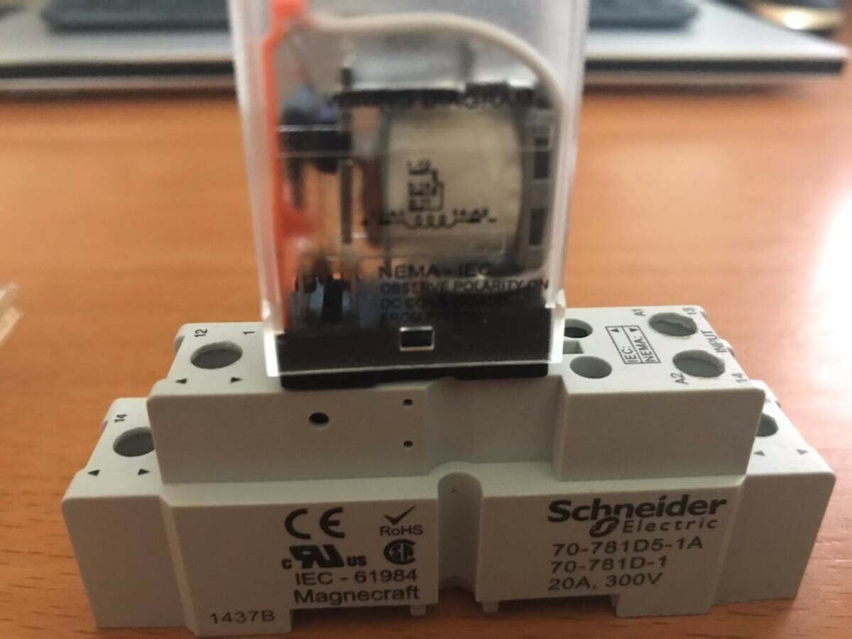 SCHNEIDER ELECTRIC24V AC Coil Volts, 20A @ 277V AC Contact Rating -Relay & Base